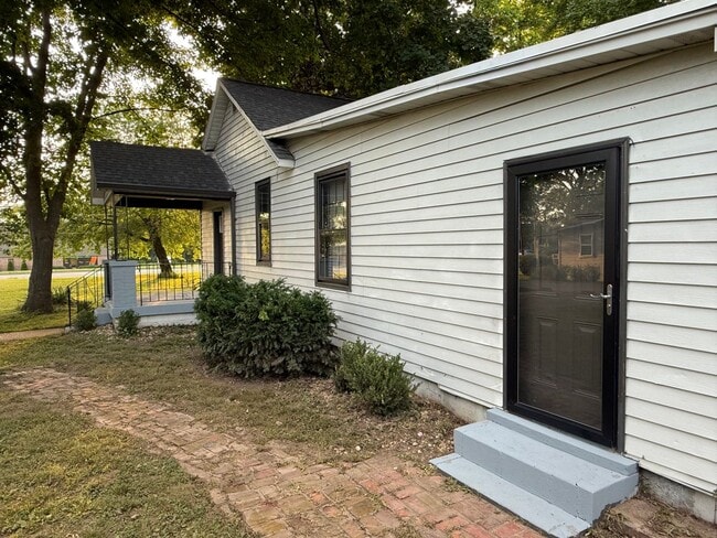 Photo - 408 Spence Ln