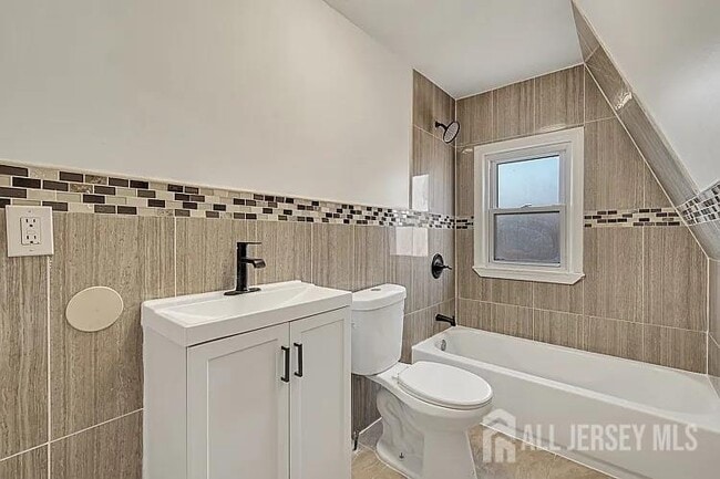 Photo - 110 N 17th St Unit 3