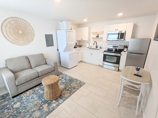 Building Photo - 2157 Bougainvillea St Rental