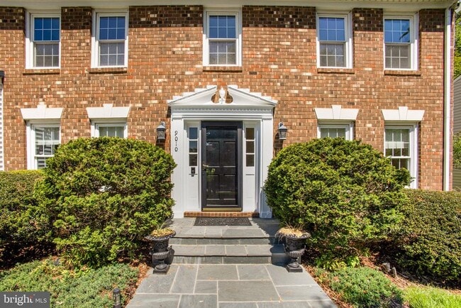 Building Photo - 9010 Lake Braddock Dr