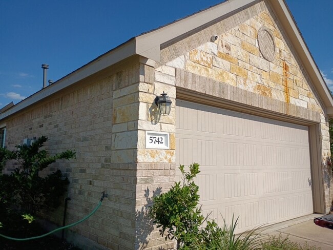 Photo - 5742 Pampus Prairie Rd