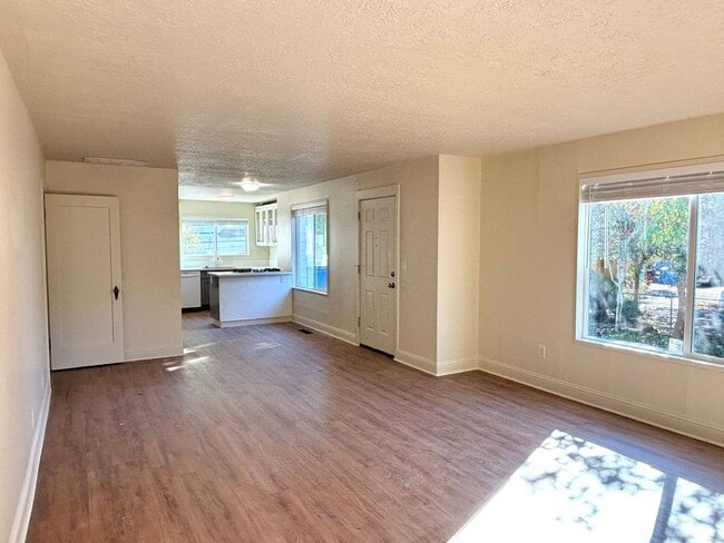 Photo - Powellhurst-Gilbert Updated 4 Bedroom/2 Ba...