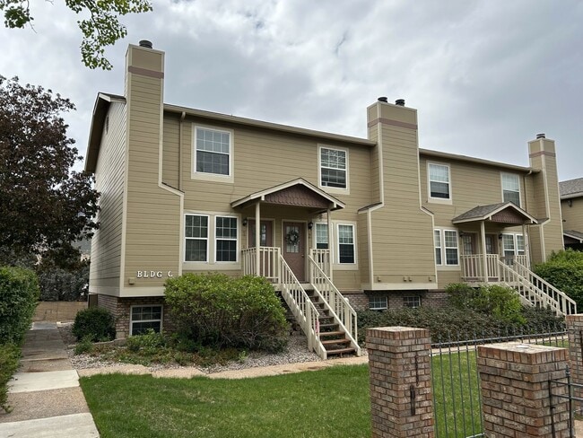 Building Photo - Quiet and Sunlit Townhome with Attached Garage and Washer/Dryer Included