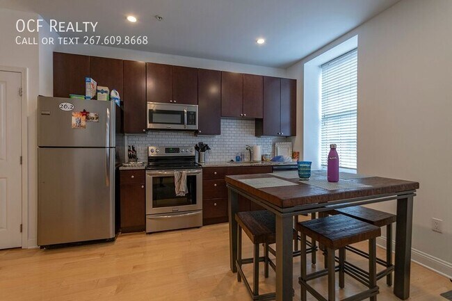 Building Photo - 1311 Spruce St Unit 101