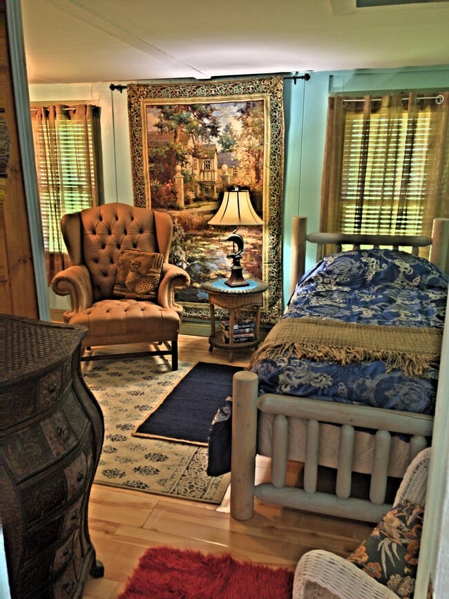 Smaller bedroom - 111 Causeway Rd