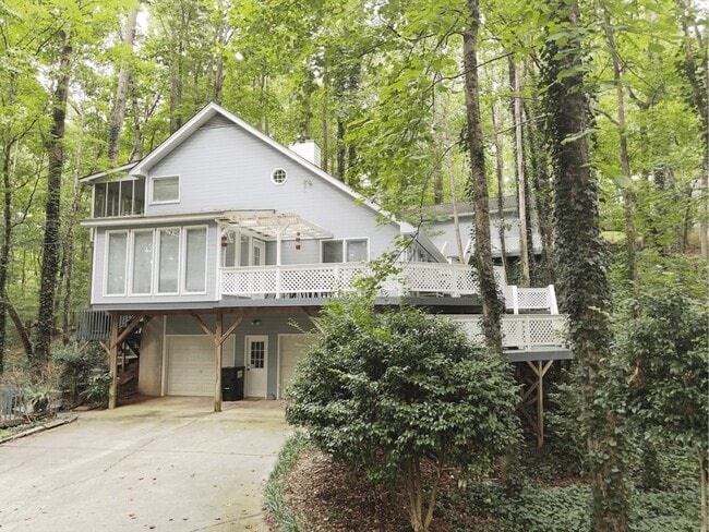 Building Photo - 4049 Skyline Dr Rental