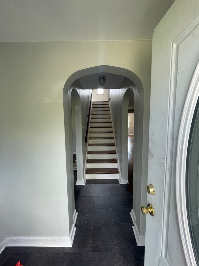 Entry - 1813 Clairton Rd