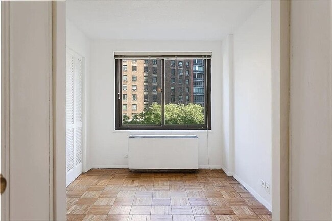 Photo - 201 W 70th St