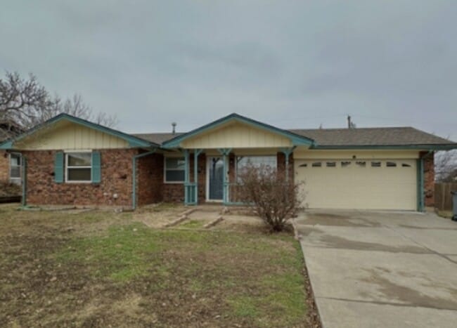 Building Photo - 4 bedroom