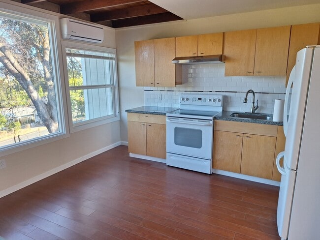 140 N Lakeview St Unit 140 N Lakeview St.