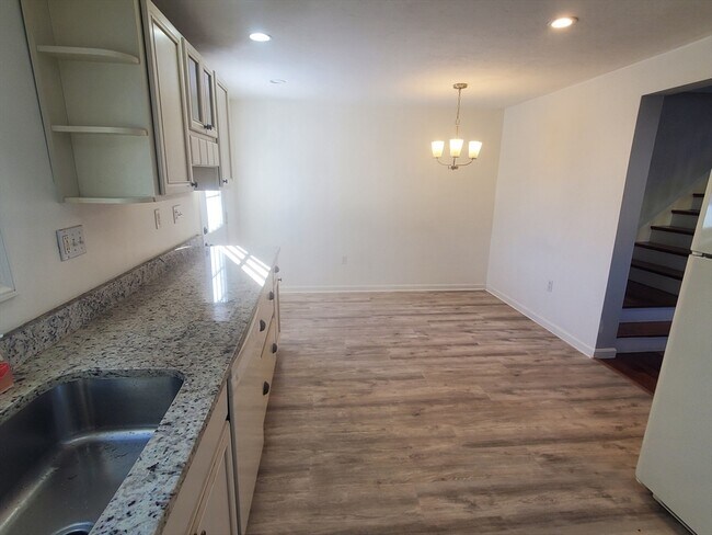 Photo - 112 Front St Unit 0