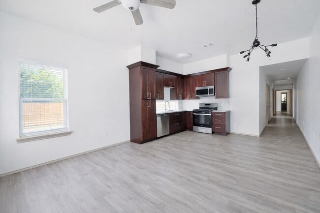 Photo - 113 Bolden St