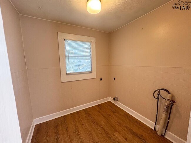 Photo - 1517 Blonde St