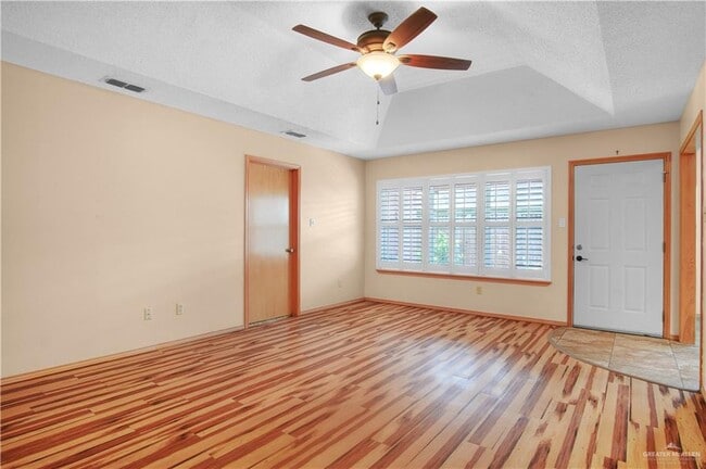Photo - 17 Yarrow St