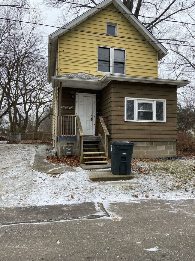 Building Photo - Affordable 2BR Single-Family Home Near Everything