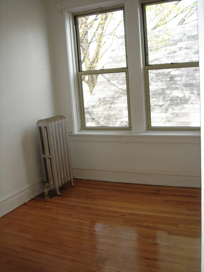 Building Photo - 3536 W Cullom Ave Unit 3 Rental