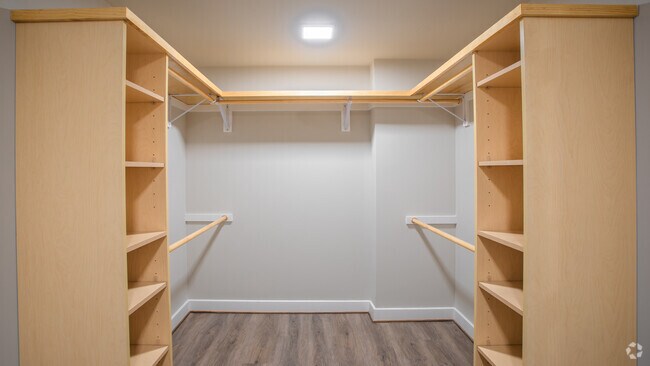1BR,1BA,-650SF