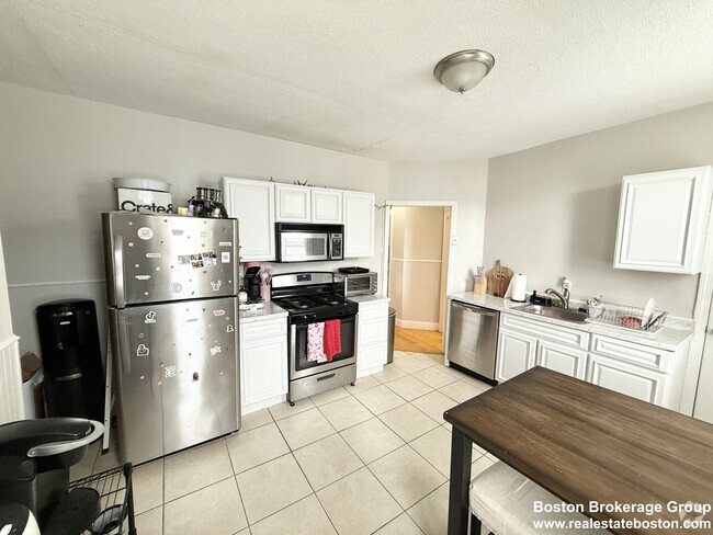 Building Photo - 17 Sachem St Unit 3 Rental