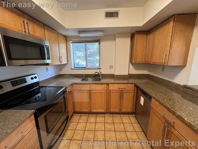 345 Franklin St Unit 302