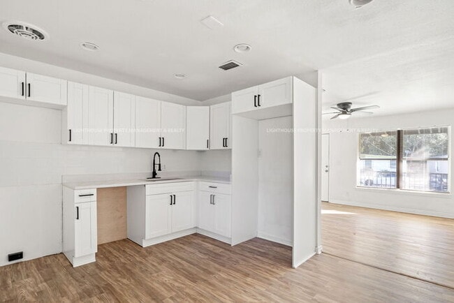 Photo - NEWLY RENOVATED 4 bed/1 bath!