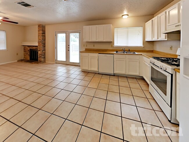 Photo - 5815 Brambletree St