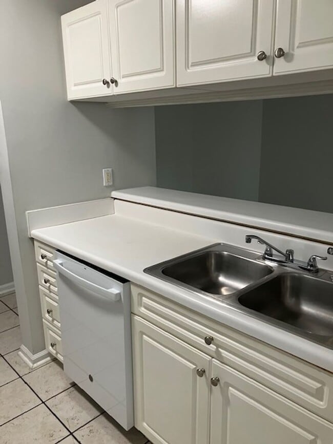 Photo - 909-H Unit 909-H