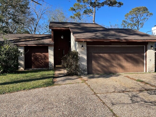 Building Photo - 3605 Trailwood Dr