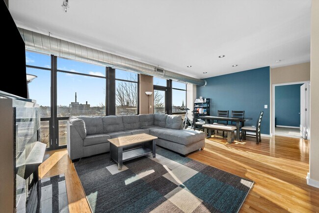 Photo - 1001 W 15th St