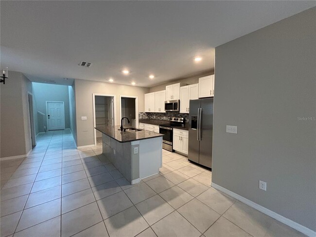 Photo - 572 Argyll Dr