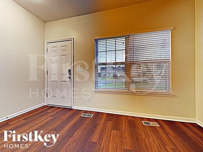 Photo - 674 Edward Dr