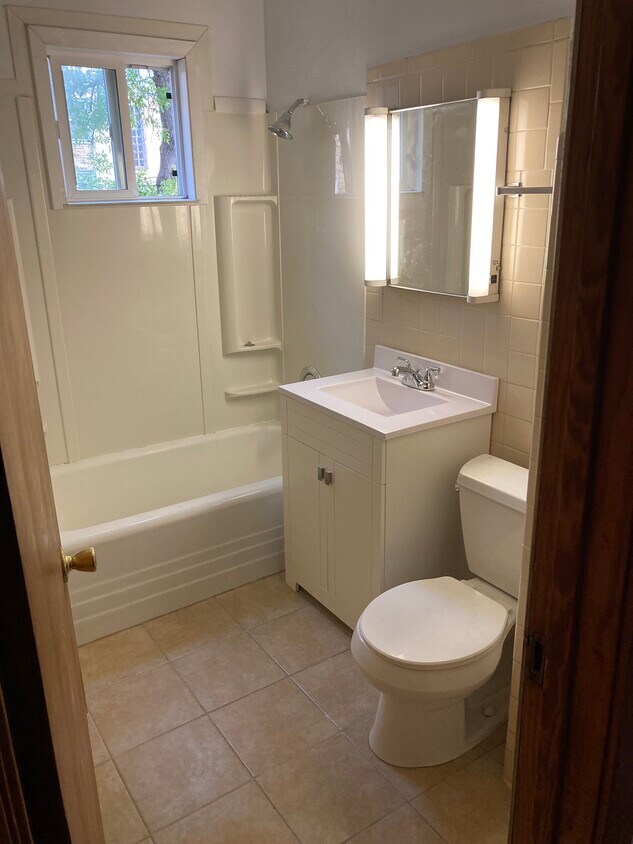 Photo - 5720 W Ainslie St (Chicago, IL)