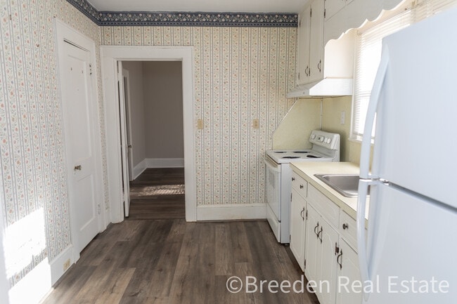 Photo - 400 Collett St