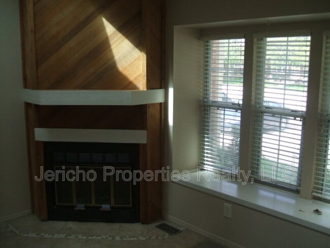 1250 S Flower Cir