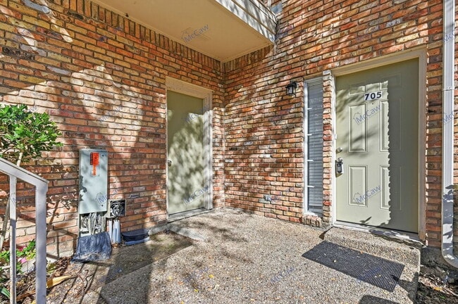 Photo - 7151 Gaston Ave Unidad 705