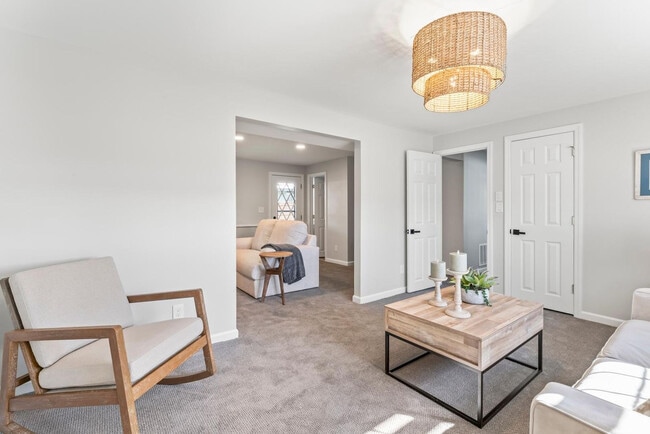 Photo - 445 S Riverside Dr Unit ID1351975P