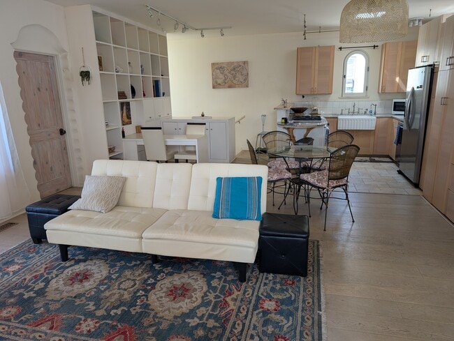 214 3rd Ave