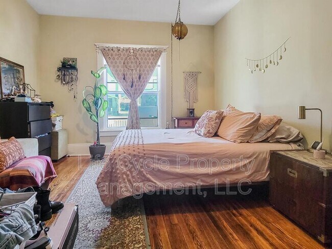 Photo - 631 Paris Ave SE