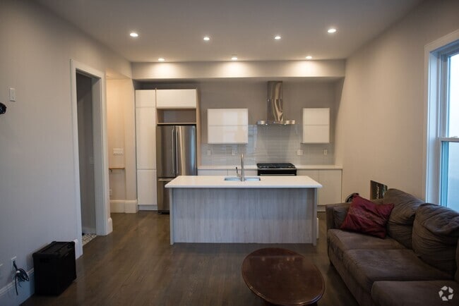 Building Photo - 14 Sumner St Rental