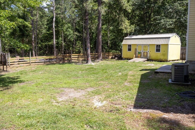 Photo - 3 bedrooms, Fenced in backyard, 12x24 shed, NO breed restrictions!