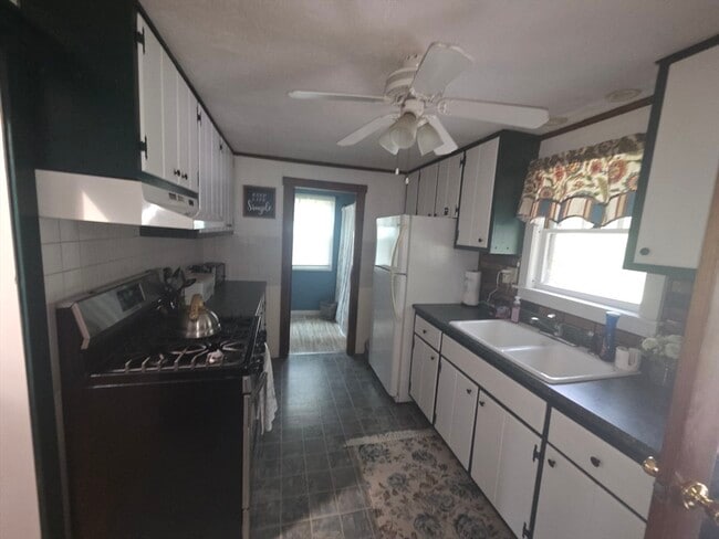 18 Lakeview Dr