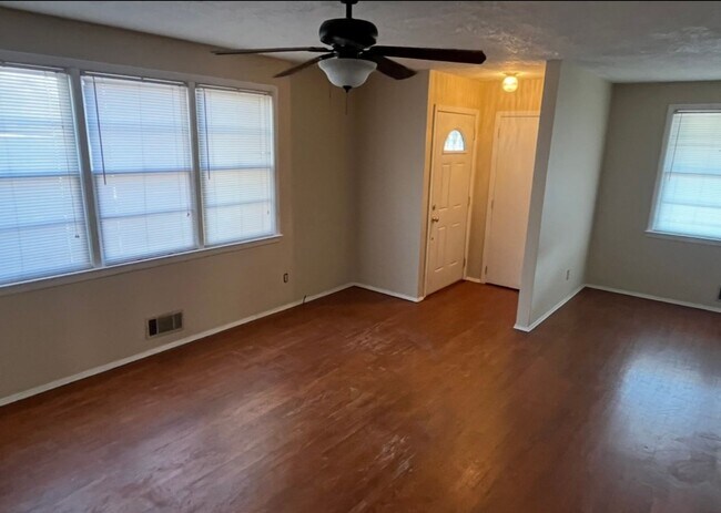 Photo - 3012 Pinewood Dr