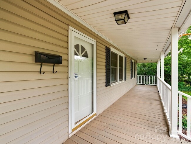 Photo - 2329 Kingsbury Dr