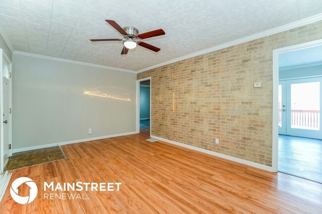 Photo - 494 Eldon Ave