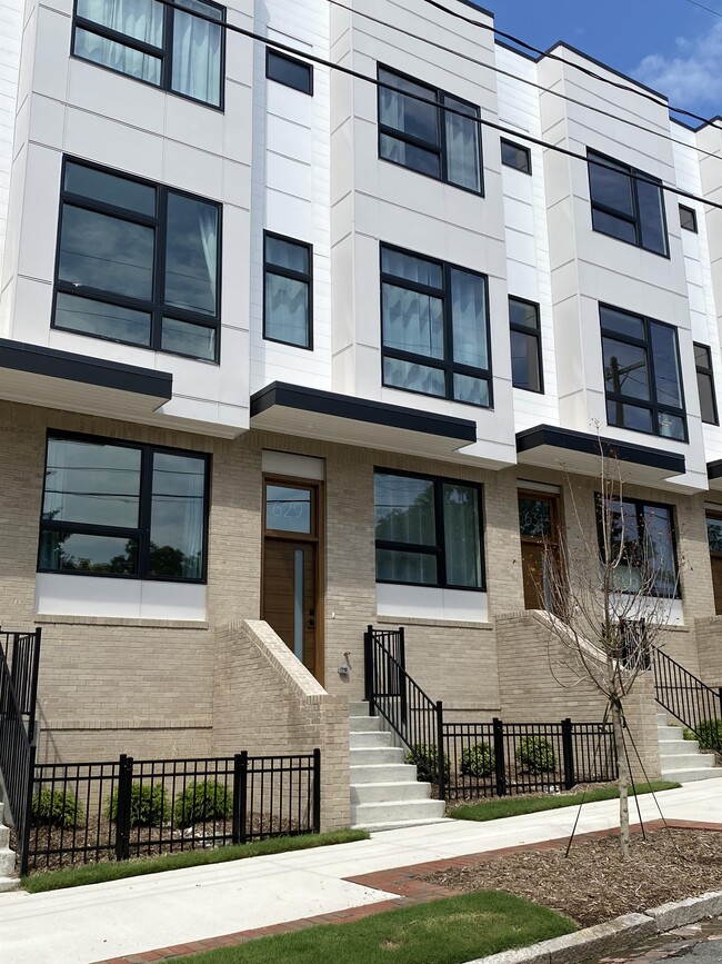 Building Photo - 629 N Queen St Rental