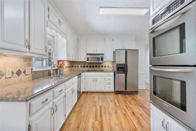 Photo - 275 Sageglen Rd