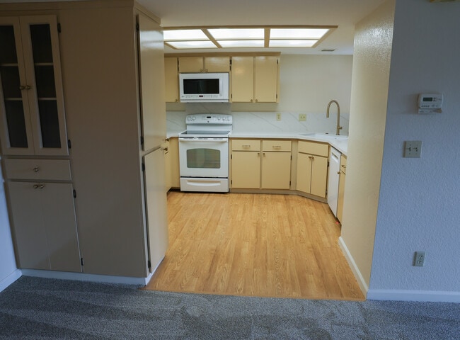 Building Photo - 33941 Milton St Unit 33941 Milton St