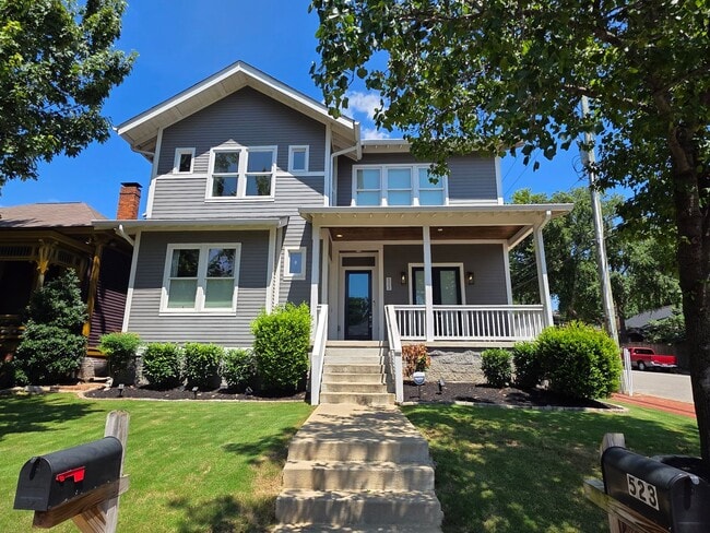 Building Photo - 523 Fatherland St