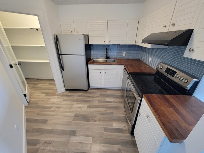 Building Photo - 10149 Saskatchewan Dr NW