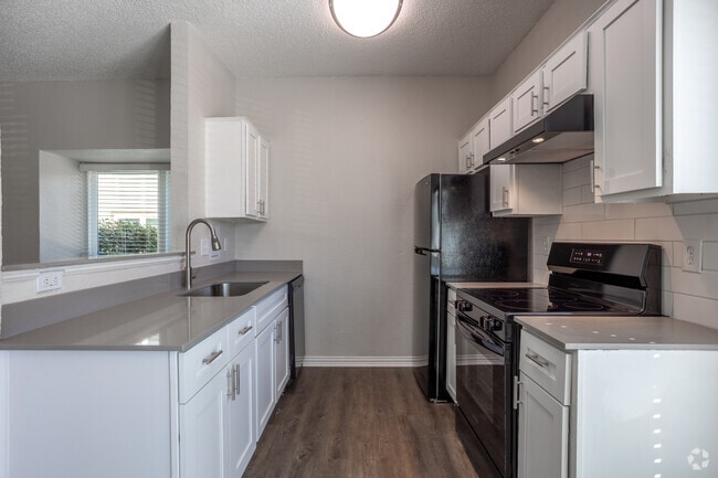 1BR, 1BA - 693SF - Kitchen - The Retreat at Faulkner Point