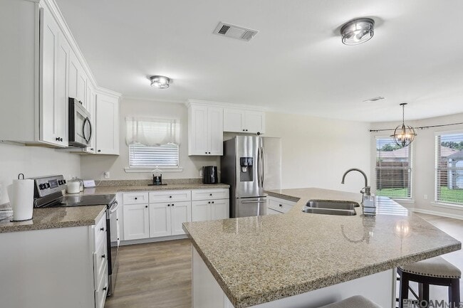 Photo - 659 Douglas Andrew Ave